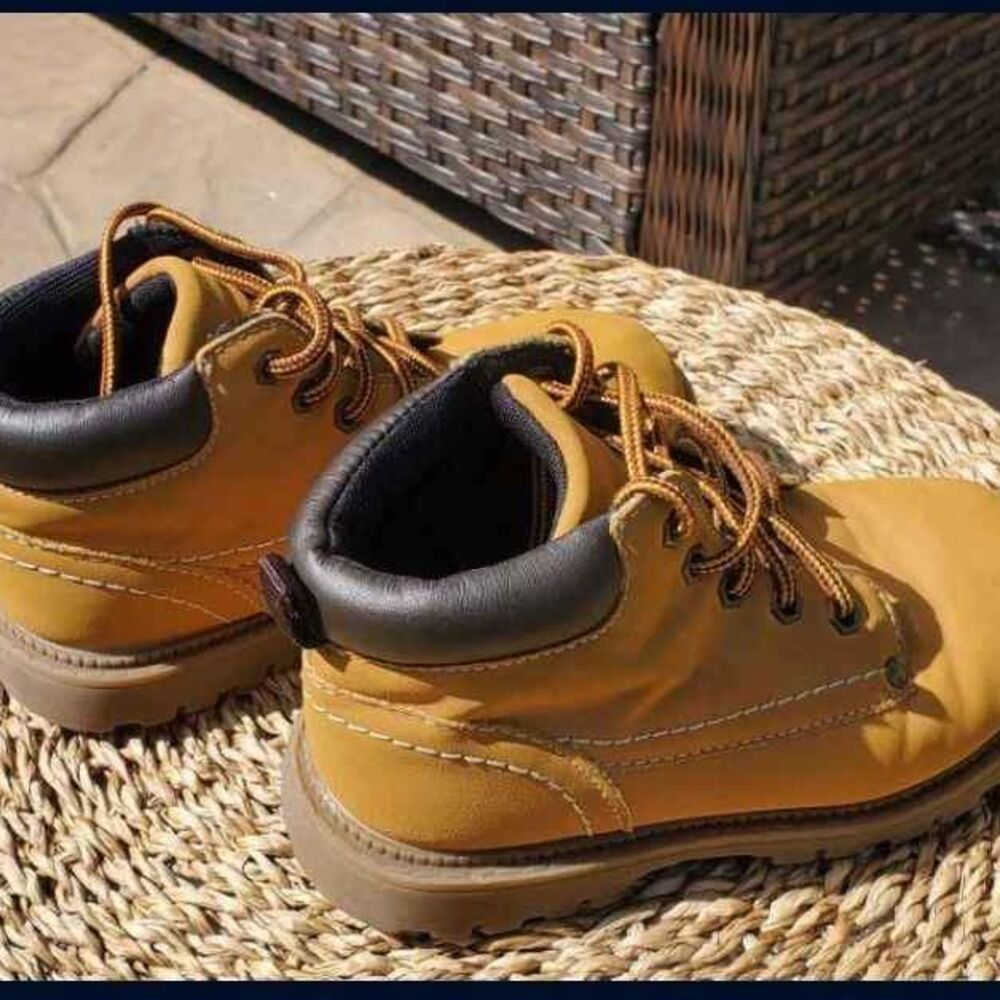 Brahma Boys Tan Boots - Size 12 Boys.